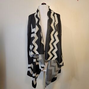 Women's Small/Medium Gray on Black Chevron Open Waterfall Front Sweater Cardigan
